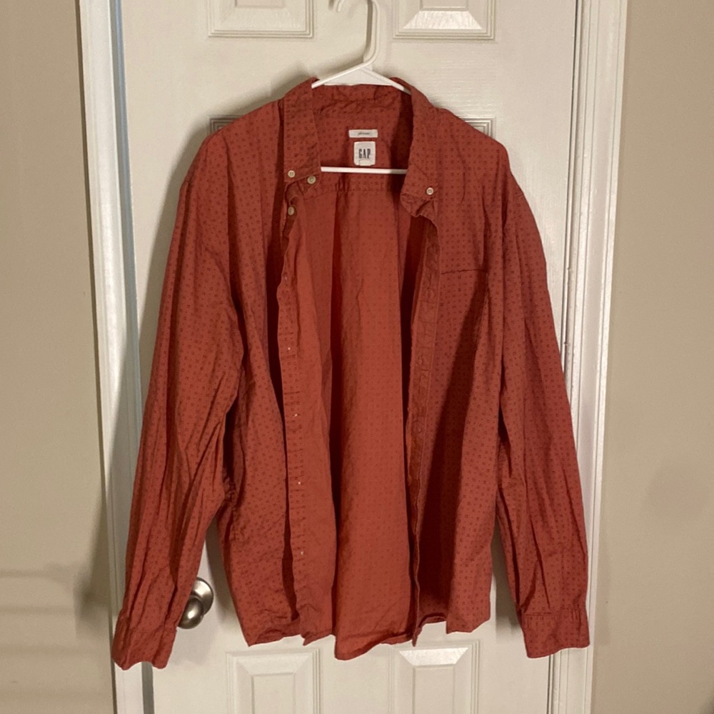 Gap untucked long sleeve button up